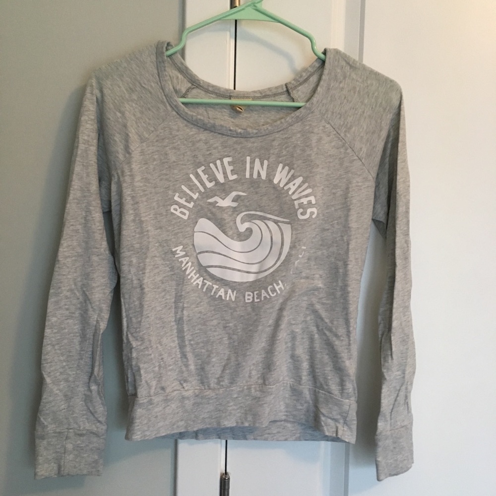 Hollister believe in waves crewneck long sleeve